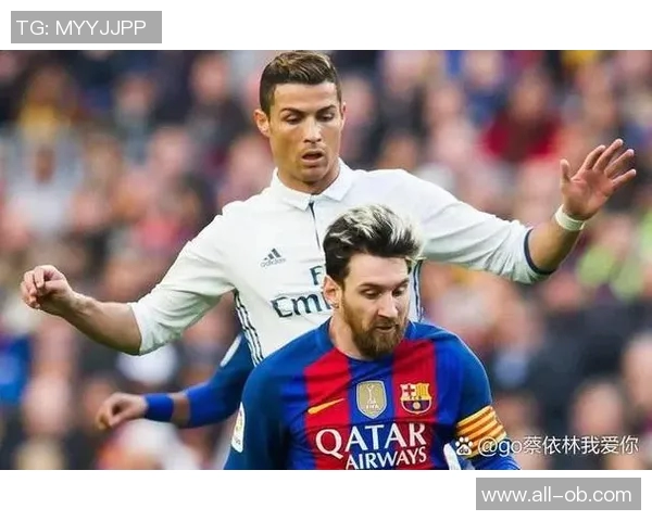 费尔明回乡参加巴萨球迷协会成立活动与球迷亲密互动签名留念